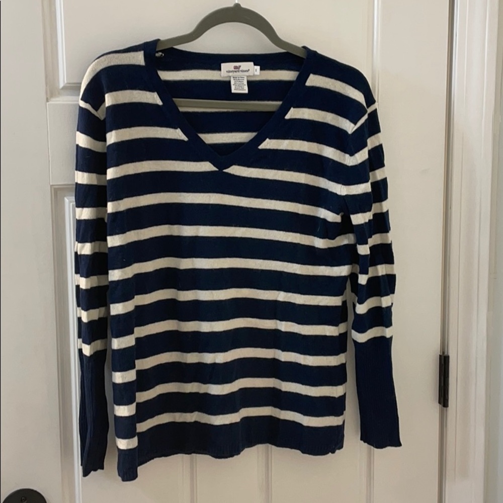 Vineyard vines v neck sweater